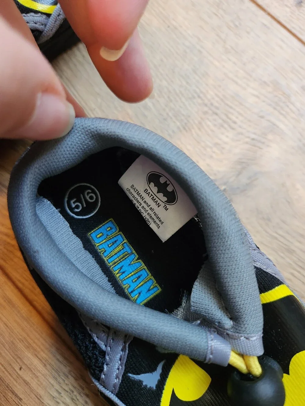 Boys 5/6 Batman Swim Shoes